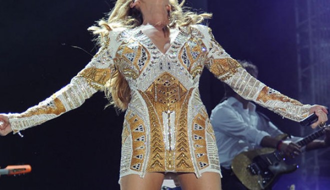 Celine Dion, cu lenjeria intimă la vedere! - celine-1328022129.jpg