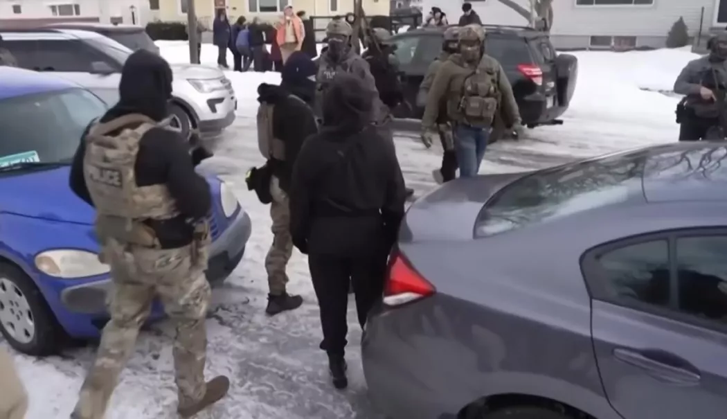 Val de arestări. Cel puțin 10 români reținuți de agenții ICE - celputin10romaniarestatideagenti-1769757833.webp