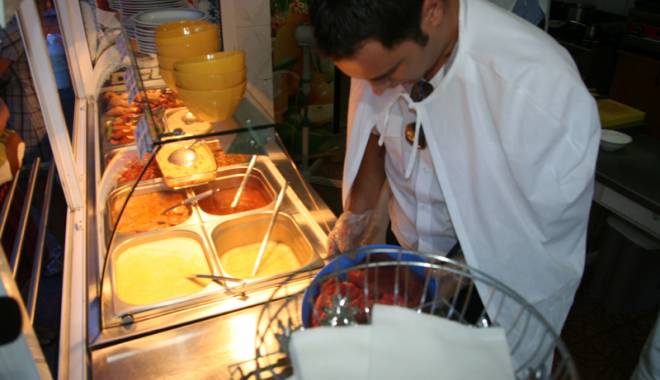 Ce mizerii  ne servesc  fast-food-urile și restaurantele din Constanța - cemizeriineservesc-1458066704.jpg
