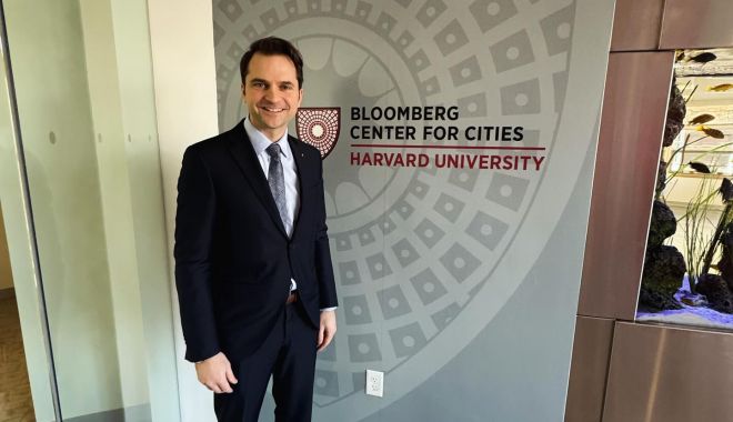 Sebastian Burduja, la Centrul Bloomberg pentru Oraşe: Vom aplica în 2025, pentru a avea acces la cele mai bune minţi din lume - centrul-bloomberg-pentru-orase-1707419210.jpg