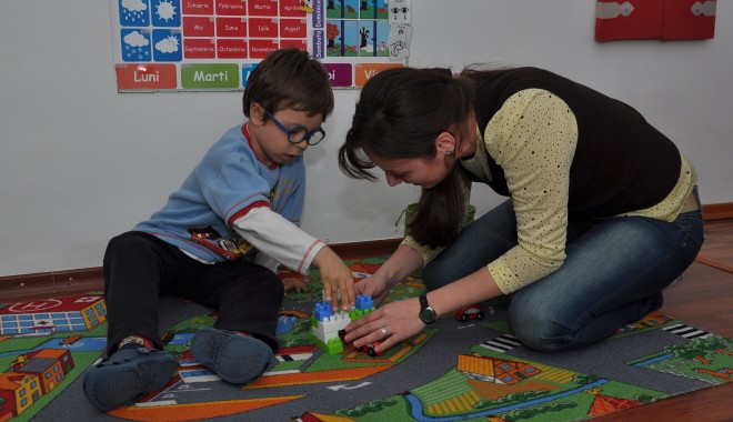 Un nou centru specializat pentru copiii cu autism din Constanța - centrulpsihologicmareaneagracopi-1382434371.jpg