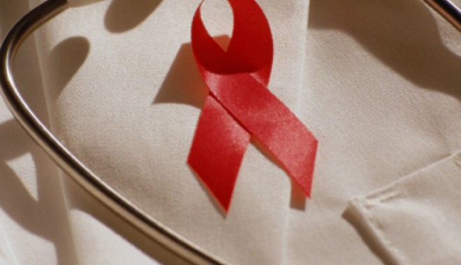 Centrul Român HIV/SIDA a sărbătorit cinci ani de activitate - centrusida5ani-1344442246.jpg