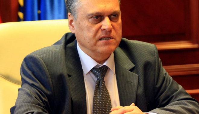 Prefectul Adrian Nicolaescu, pornit pe demiterea de consilieri locali - ceordineamaisemnatprefectuladria-1459521541.jpg