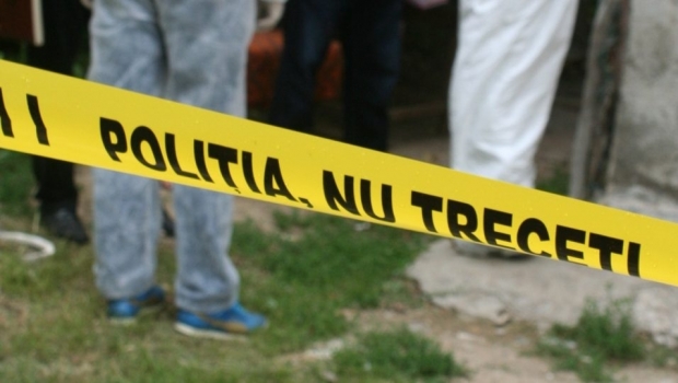 Un bărbat și-a înjunghiat soția și mama, apoi a vrut să se sinucidă - cercetaricrima76027500-1552899626.jpg