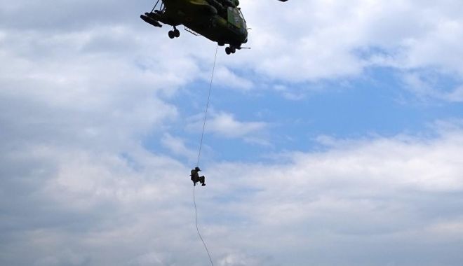 Cercetașii, exerciții cu trageri de luptă și rapel din elicopter - cercetasi1-1558892958.jpg