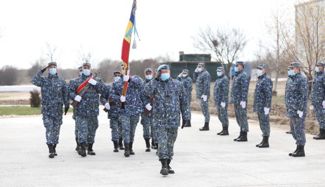 Ceremonie la Centrul Naţional de Apărare Antiaeriană. Drapelul de luptă, decorat cu ordinul “Virtutea Aeronautică” - ceremoniedrapel-1608650766.jpg