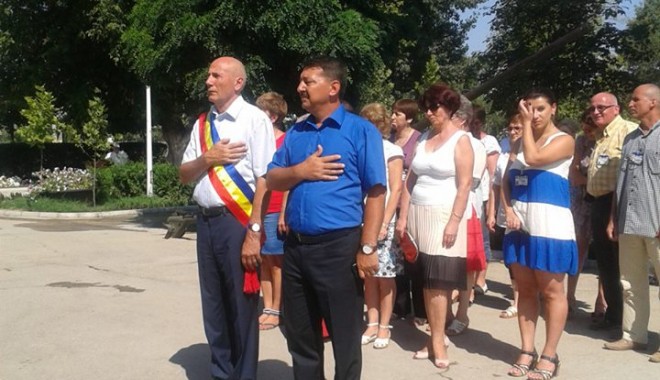 Ce au făcut locuitorii din Cernavodă de Ziua Imnului - cernavoda-1375106792.jpg