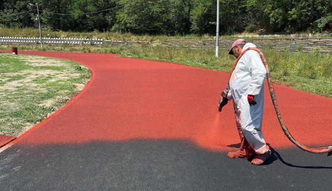 Primăria Cernavodă, aproape de a finaliza construcţia pistei de atletism de la stadionul „Tineretului” - cernavoda-pista-1688047150.jpg