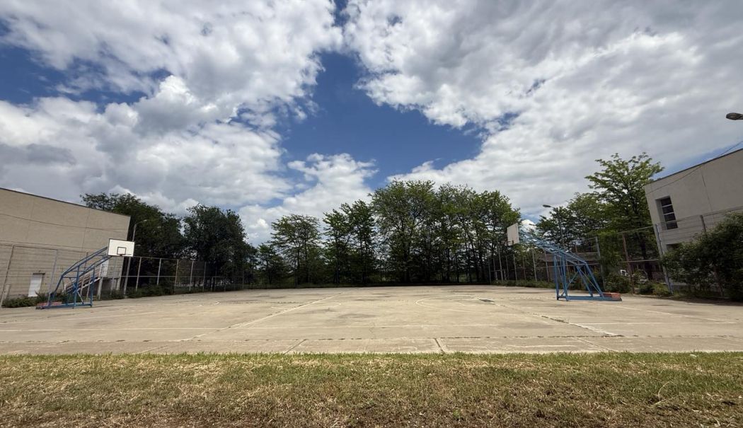 Primăria Cernavodă reabilitează terenul de sport al Liceului „Axiopolis” - cernavoda-reabilitare-1747226889.jpg