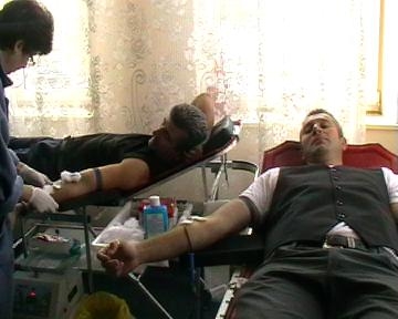 Zeci de jandarmi au donat sânge - cernavoda31-1321009834.jpg