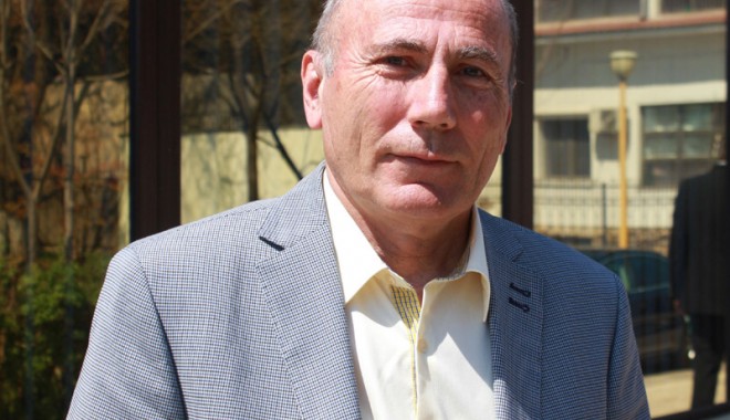 Cum rezolvă primarul Gheorghe Hânsă problemele romilor din Cernavodă - cernavodagheorghehansa1-1369139138.jpg