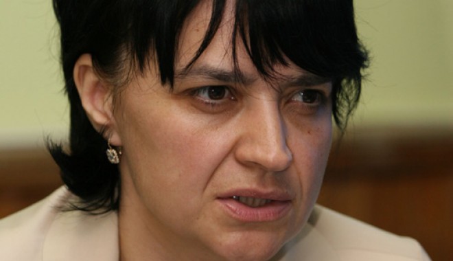 Siguranța elevilor din Cernavodă, pe lista primarului Mariana Mircea - cernavodamarianamircea49-1323017994.jpg