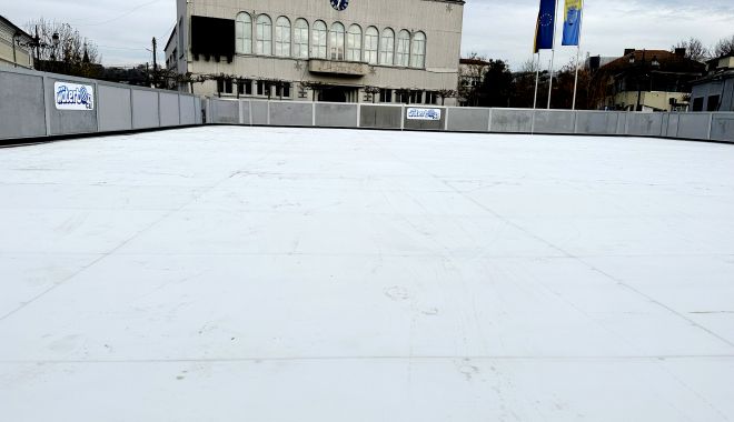Primăria Cernavodă a montat un patinoar în aer liber pentru sărbătorile de iarnă - cernavodapatinoar-1670763506.jpg