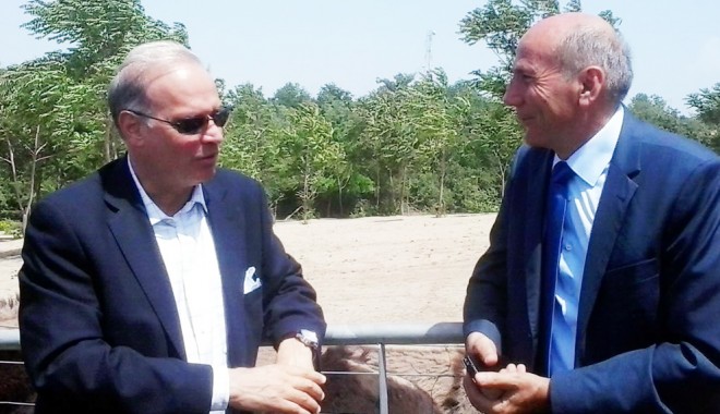 Ambasadorul Italiei s-a întâlnit  cu primarul din Cernavodă - cernavodaprimarambasador-1369579898.jpg