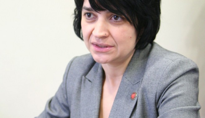 Ce le pregătește primarul din Cernavodă femeilor din oraș - cernavodaprimarmarianamircea4131-1329647029.jpg