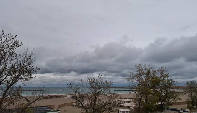 Vremea se încălzește înainte de sărbători. Meteorologii spun că temperaturile vor fi mai ridicate decât normalul perioadei - cernorosplajaoctombriefotolarisa-1702820490.jpeg