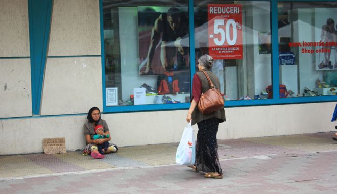 Cerșetori din Constanța, amendați de polițiști - cersetoare21529683229-1565606232.jpg
