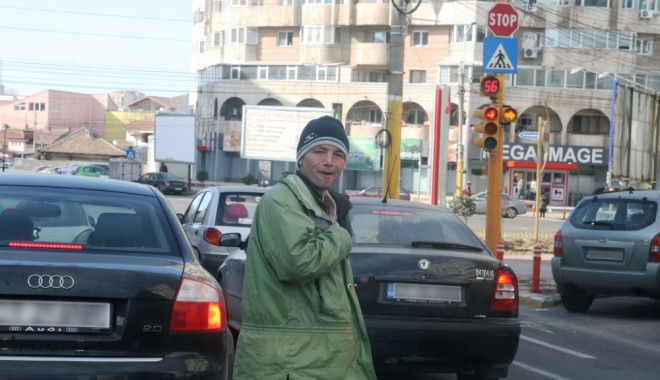 Razie în Constanța, printre cerșetori - cersetor1321004474-1398779284.jpg