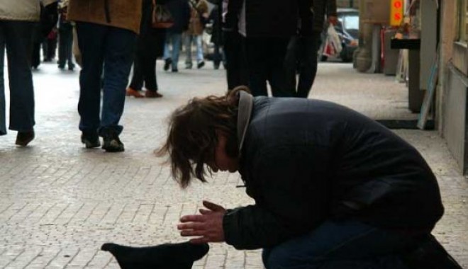Oameni ai străzii, obligați să cerșească și să se prostitueze - cersetor5-1360337350.jpg