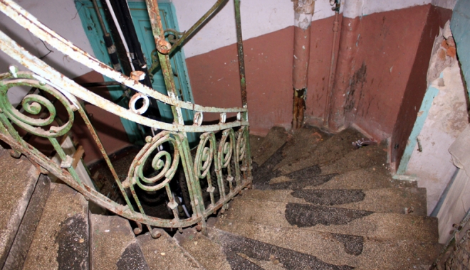 Cerșetorii, pe traseul turiștilor! Când scăpăm de oamenii străzii din Peninsulă - cersetorii3-1461859563.jpg