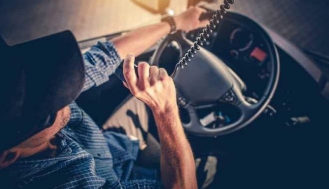 Ce a pățit un șofer de TIR în ziua de salariu. Patronul a vrut să-l umilească