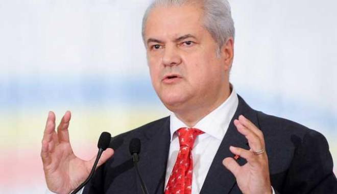 Ce spune Năstase despre desemnarea lui Cioloș ca premier - cespunenastase-1447239925.jpg