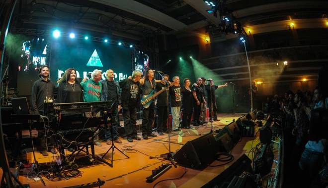 12 formații și trupe rock, trei zile de concerte - cesurprize-1446200608.jpg