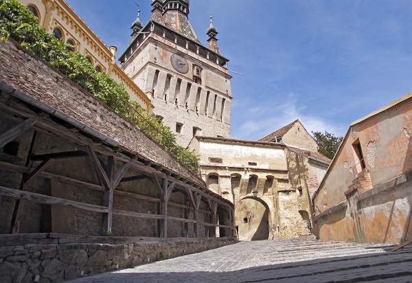 Zidurile Cetății din Sighișoara, în pericol. Degradări accelerate din cauza traficului greu - cetatea-sighisoara-1775453590.webp