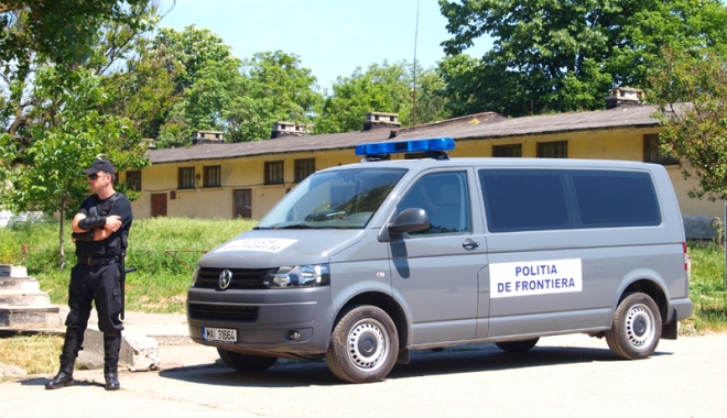 Afgani ascunși într-un camion cu generatoare electrice, prinși la Constanța - cetateniafgani-1477670308.jpg