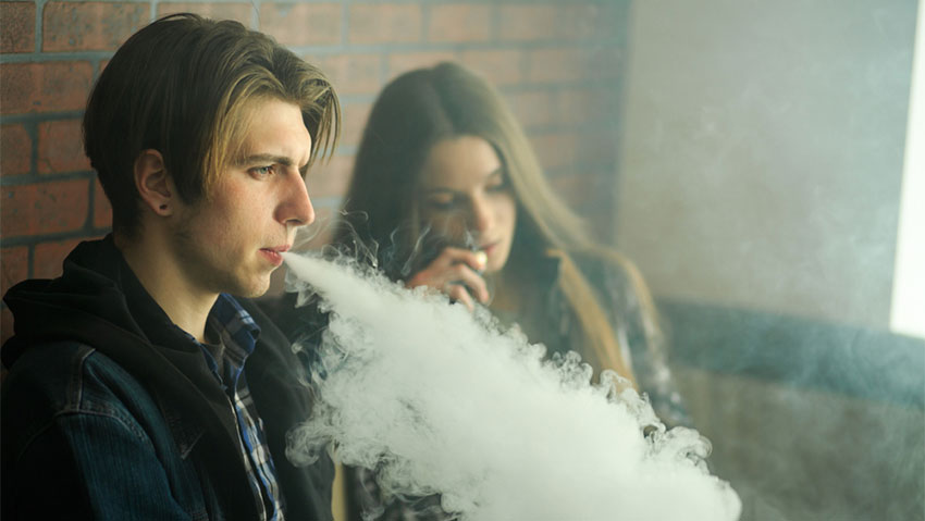 Studiu alarmant. Tot mai mulți adolescenți se trezesc noaptea pentru a fuma sau a vapa - cetipdevapatestepotrivitpentruti-1764764138.jpg