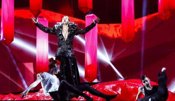 Apariție șocantă a României la Eurovision - cezarouatu-1368436505.jpg