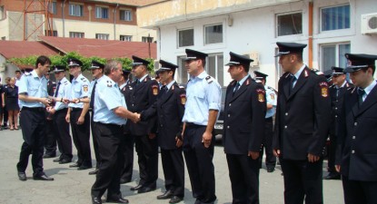 42 de pompieri au fost înaintați în grad - cf7f5d18c19536b2299bd648d5028f0c.jpg