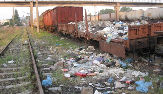 Hoții de la Calea Ferată sunt amenințați cu ani grei de pușcărie - cfr-1361386622.jpg