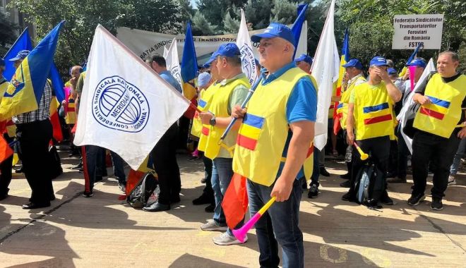 Angajații CFR amenință că vor bloca trenurile de la 1 iulie - cfr-1687779440.jpg