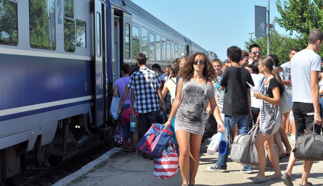 Cum să călătorești mai ieftin, cu trenul, spre mare - cfrcardtren-1406289711.jpg