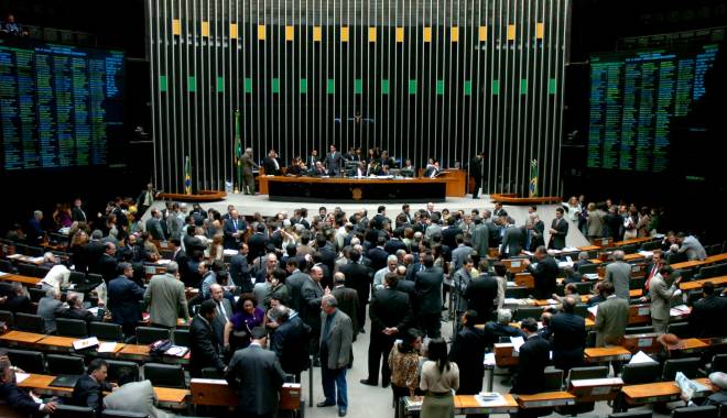 Parlamentar amendat după ce și-a jignit o colegă, în repetate rânduri - chamberofdeputiesofbrazil2-1442753488.jpg