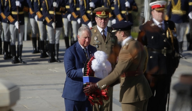 Prințul Charles a depus o coroană de maci pentru veteranii de război la Mormântul Ostașului Necunoscut - charles-1490803468.jpg