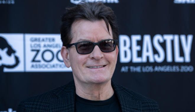 Actorul Charlie Sheen, agresat în propria casă, de vecina sa. Suspecta a fost arestată