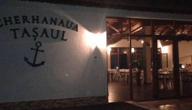 Terasă din Năvodari, închisă de OPC. Comisarii au găsit mâncare expirată și pește stricat - cherhanauatasaul-1454661616.jpg