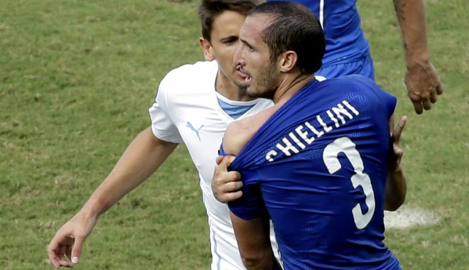 CM 2014. FIFA a deschis o procedură disciplinară împotriva lui Suarez - chiellini-1403682280.jpg