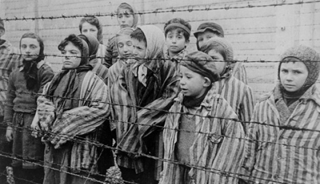 Plenul Camerei Deputaților a adoptat Declarația privind comemorarea victimelor Holocaustului - childsurvivorsofauschwitz-1381231522.jpg