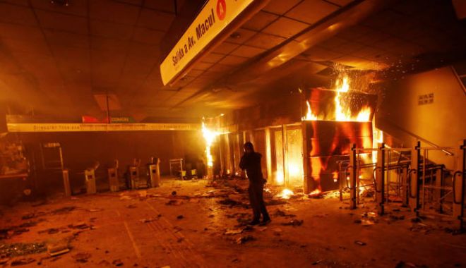 Chile, o țară paralizată, după trei zile de revolte sângeroase soldate cu 11 morți - chile-1571682141.jpg