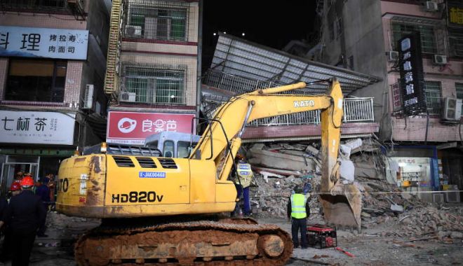 Zeci de dispăruţi în urma prăbuşirii unui imobil de opt etaje - china111-1651342808.jpg