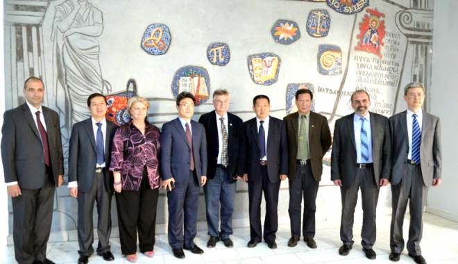 Chinezii de la Universitatea Beijing, în vizită la Clasa Confucius - chineziidelauniversitateabeijing-1431624070.jpg