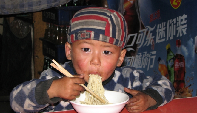 Ce mănâncă un chinez în Moldova - chinezmoldova-1501074994.jpg