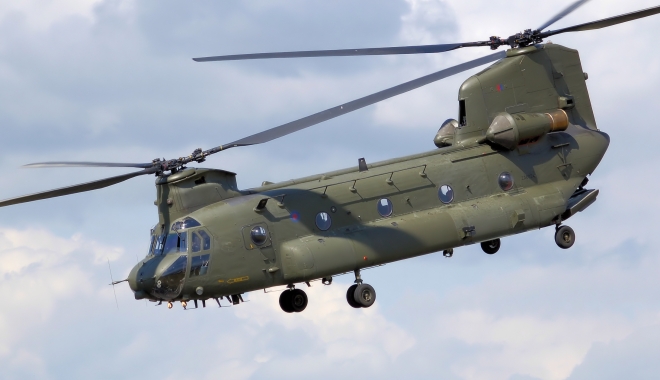 Elicoptere de luptă americane, la baza militară de la Kogălniceanu - chinookhc2za682arp-1479818067.jpg