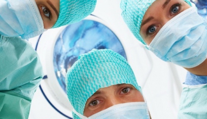 Absolvenții de Medicină, obligați să lucreze minim 5 ani în România - chirurgimedici-1472977273.jpg
