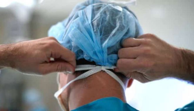 Un medic a fost reținut, în contextul scandalului stimulatoarelor cardiace furate de la cadavre - chirurglarge-1676706672.jpg