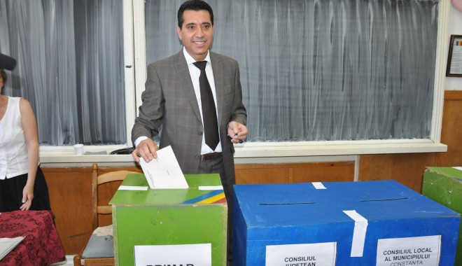 Chirstian Gigi Chiru a votat după ce s-a rugat la biserică - chiruvotare-1339313182.jpg