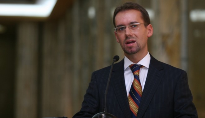 Discriminarea pentru orientarea sexuală, interzisă în noua Constituție - chiuariudeclaratiazileiog-1370347622.jpg